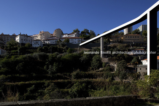 ponte de pedestres sobre a ribeira da carpinteira carrilho da graça