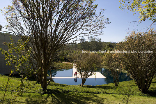 galeria adriana varejão - inhotim rodrigo cerviño lopez