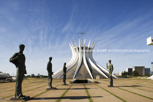 catedral metropolitana oscar niemeyer