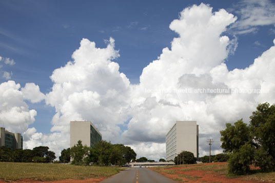 standard ministries oscar niemeyer