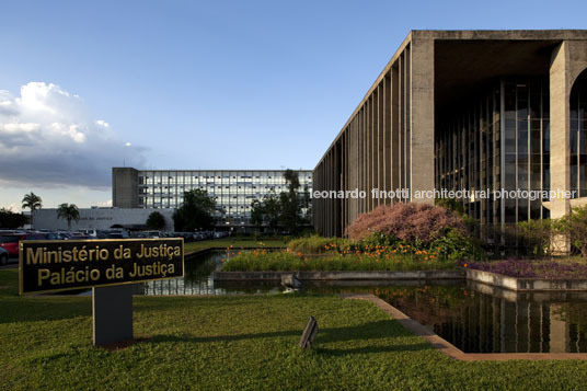 palácio da justiça oscar niemeyer