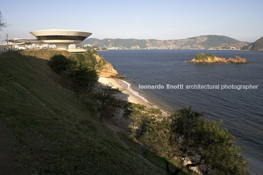 museu de arte contemporânea (mac) oscar niemeyer