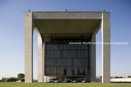 mondadori oscar niemeyer