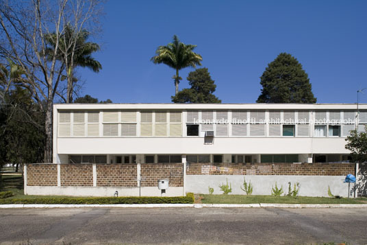 h-20 officers and teachers residences at ita oscar niemeyer