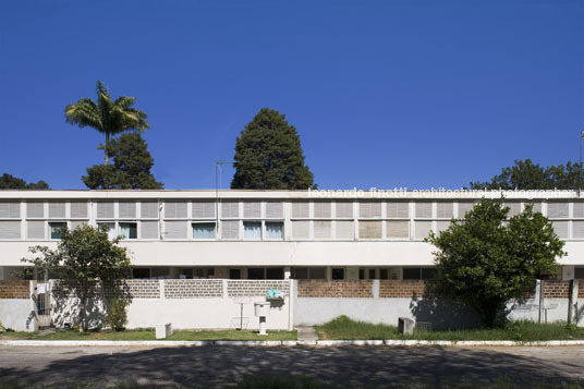 h-20 officers and teachers residences at ita oscar niemeyer