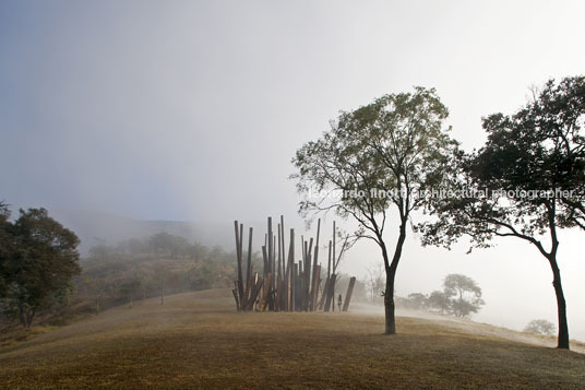 chris burden: beam drop - inhotim chris burden