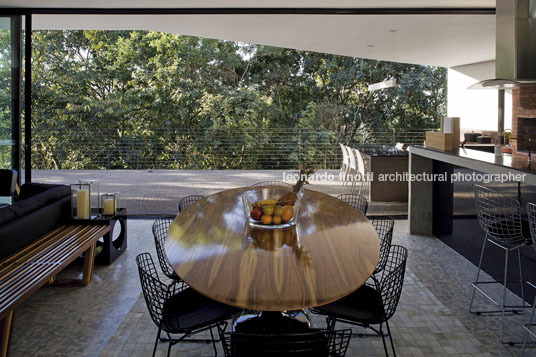 house in araras valley arquitetos associados