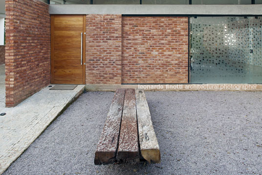 house in araras valley arquitetos associados