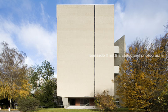 appartment building in hansa oscar niemeyer