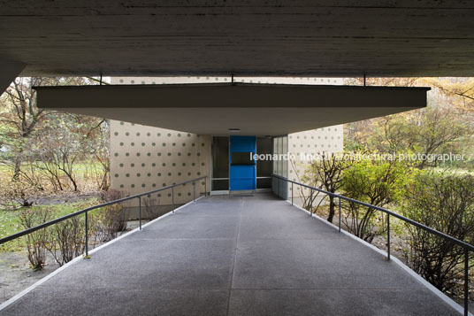 appartment building in hansa oscar niemeyer