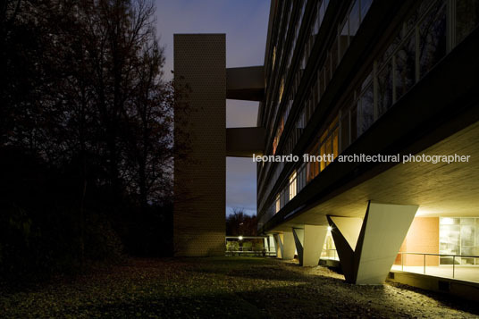 appartment building in hansa oscar niemeyer