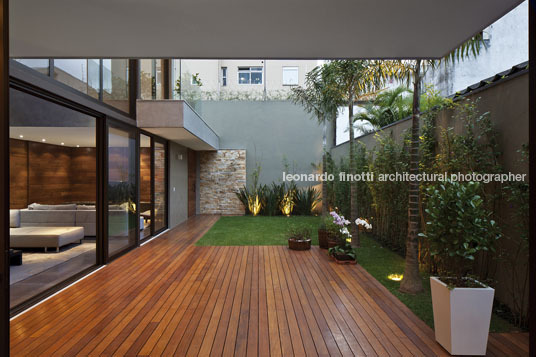 house in vila madalena mônica drucker