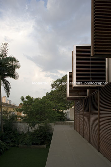 casa marrom isay weinfeld