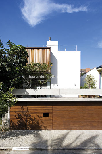 casa vertical isay weinfeld