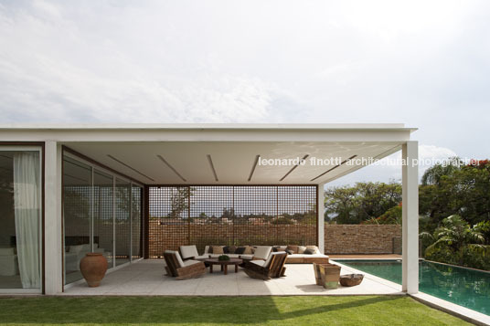 casa jmc bernardes+jacobsen