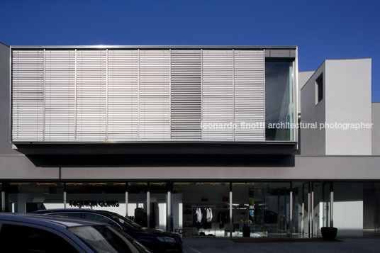 building in avenida da boavista eduardo souto de moura