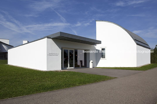 vitra design museum and furniture factory frank o. gehry