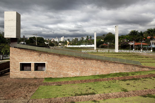 public square at pampulha arquitetos associados