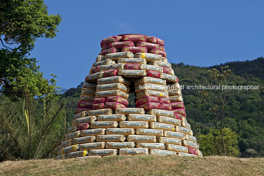 chris burden: beehive bunker - inhotim chris burden