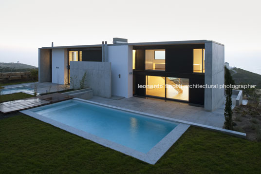 salgados house jstc arquitectos 