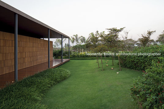 casa ml - fazenda boa vista bernardes+jacobsen