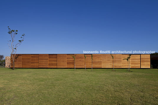 casa bv - fazenda boa vista bernardes+jacobsen