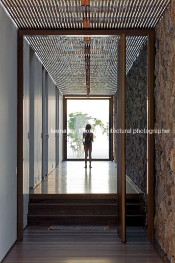 casa bv - fazenda boa vista bernardes+jacobsen