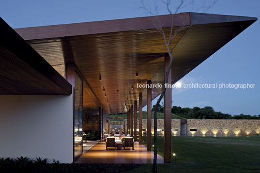 casa bv - fazenda boa vista bernardes+jacobsen