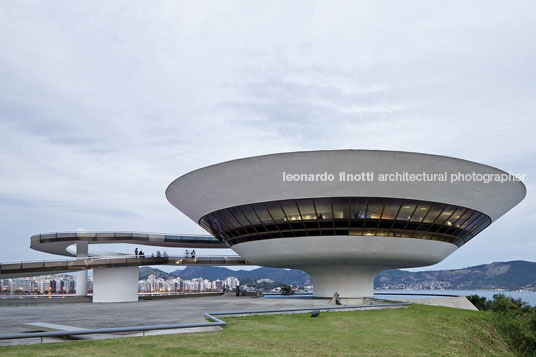 museu de arte contemporânea (mac) oscar niemeyer