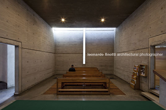 san joaquín campus chapel at universidad católica teodoro fernández 