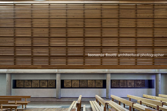 san joaquín campus chapel at universidad católica teodoro fernández 