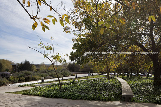 san joaquín campus chapel at universidad católica teodoro fernández 