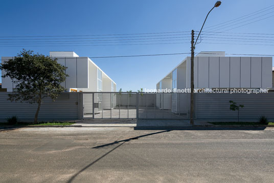 av houses corsi hirano arquitetos