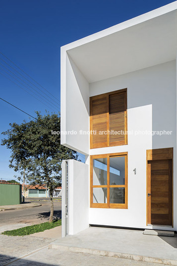 av houses corsi hirano arquitetos