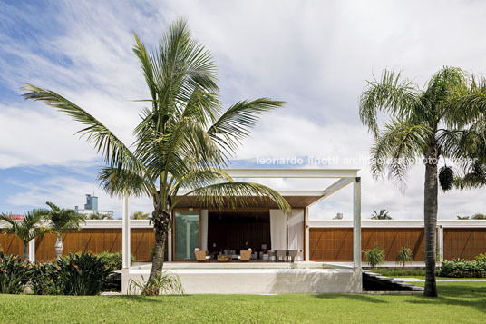 casa aa bernardes arquitetura