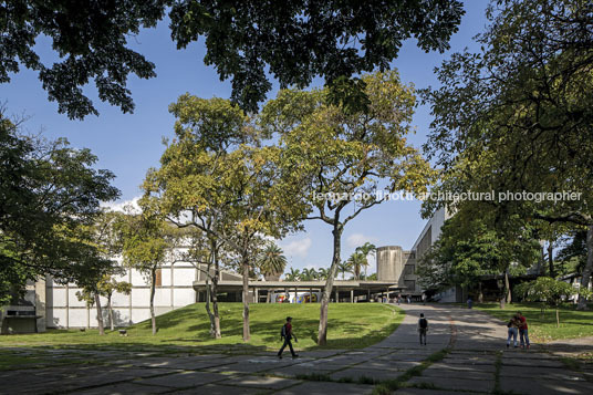 plaza cubierta - ucv carlos raúl villanueva