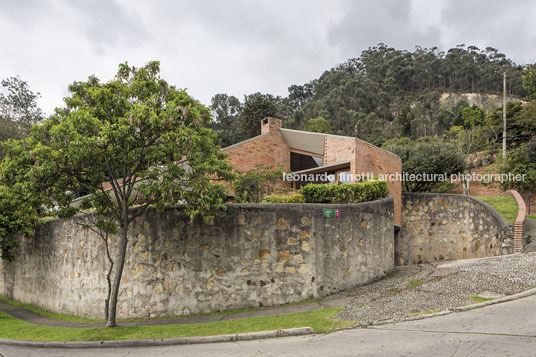 casa calderon fernando martínez sanabria