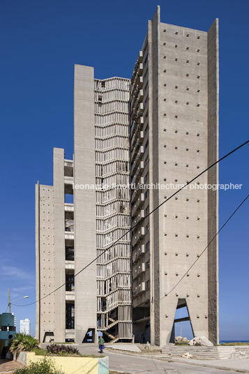 edificio girón antonio quintana simonetti