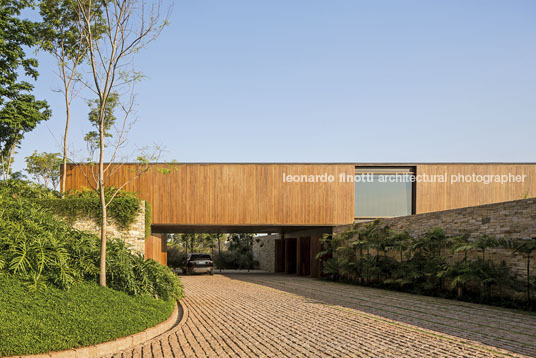 casa rsc - fazenda boa vista jacobsen arquitetura