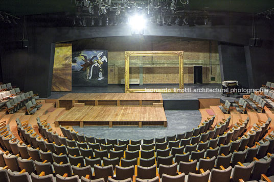 teatro y centro cultural san martín mario roberto álvarez