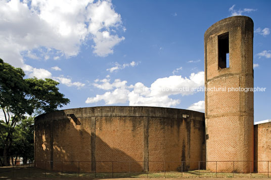 lina bo bardi e o triângulo mineiro - igreja espirito santo do cerrado edmar de almeida