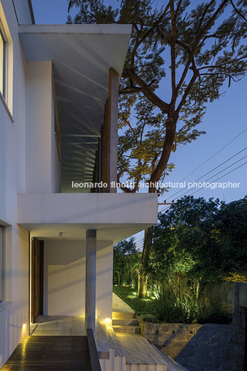 house in jardim botanico sergio conde caldas