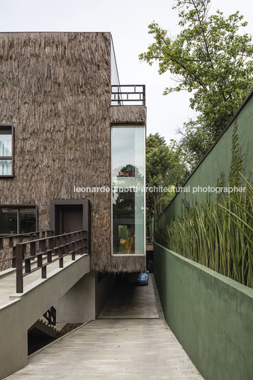 house on atlantica avenue estudio campana