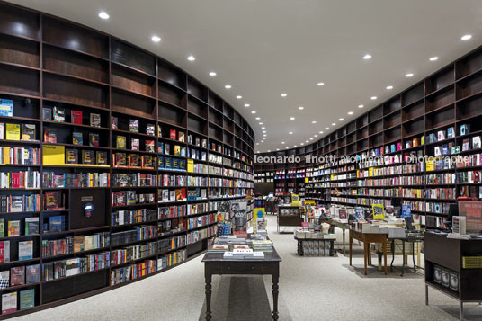 livraria da vila - shopping maia isay weinfeld