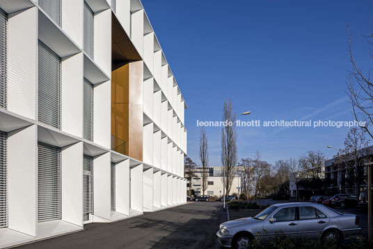 emmi-main office and apartment complex rüssli architekten