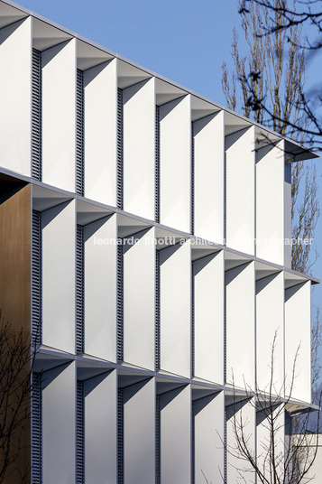 emmi-main office and apartment complex rüssli architekten