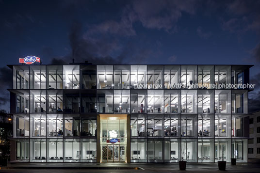 emmi-main office and apartment complex rüssli architekten