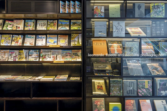 livraria da vila - pátio batel isay weinfeld