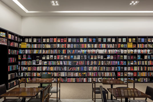 livraria da vila - pátio batel isay weinfeld