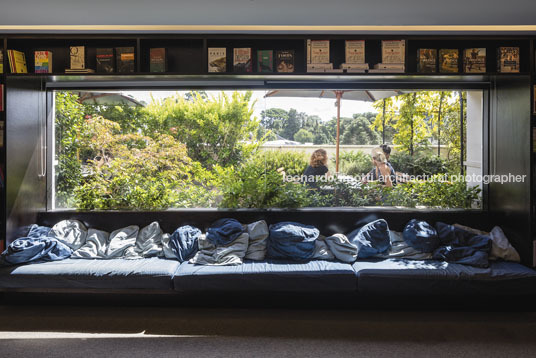 livraria da vila - pátio batel isay weinfeld